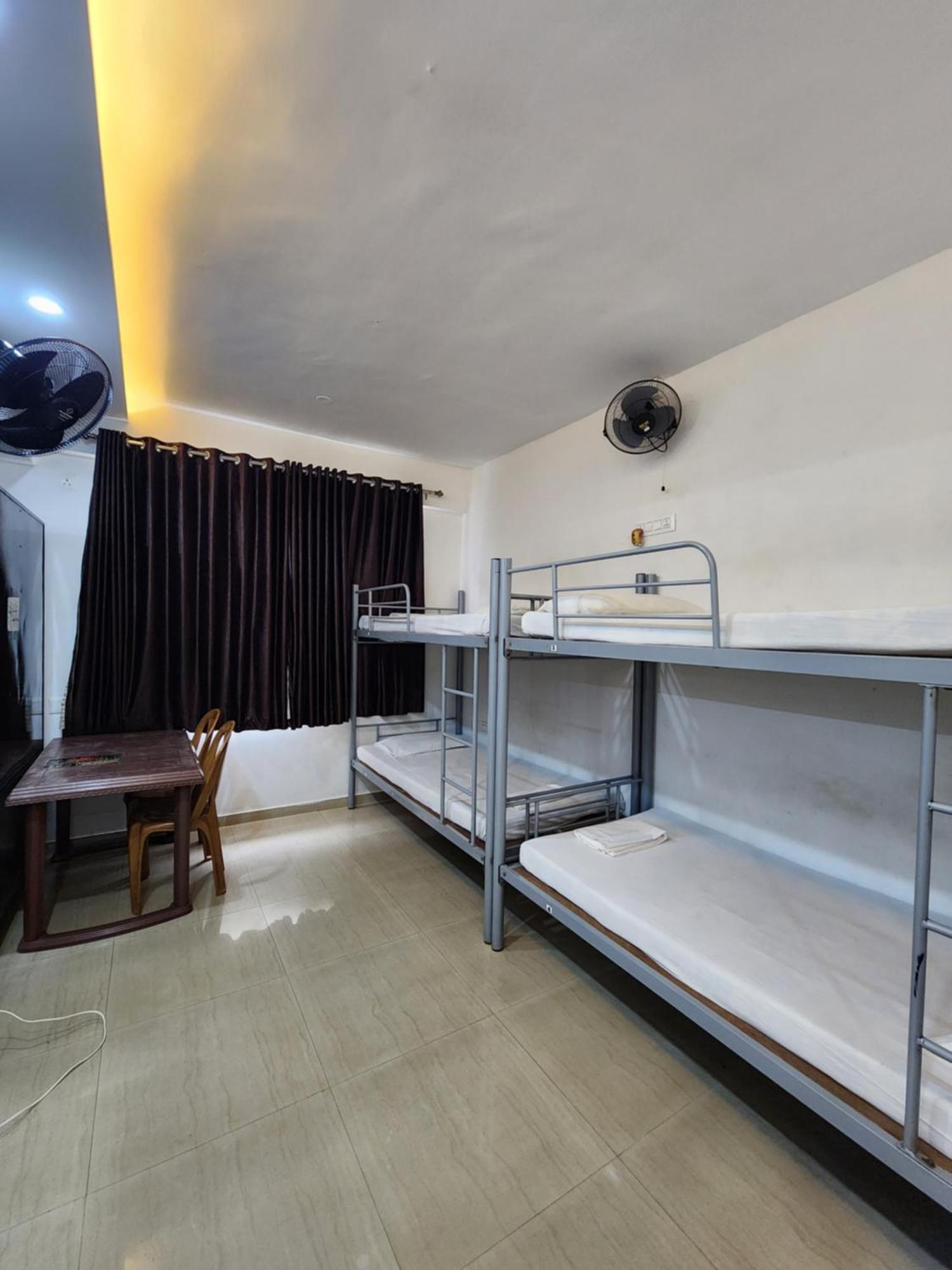 Guest house Seasons I & Dorms Madgaon